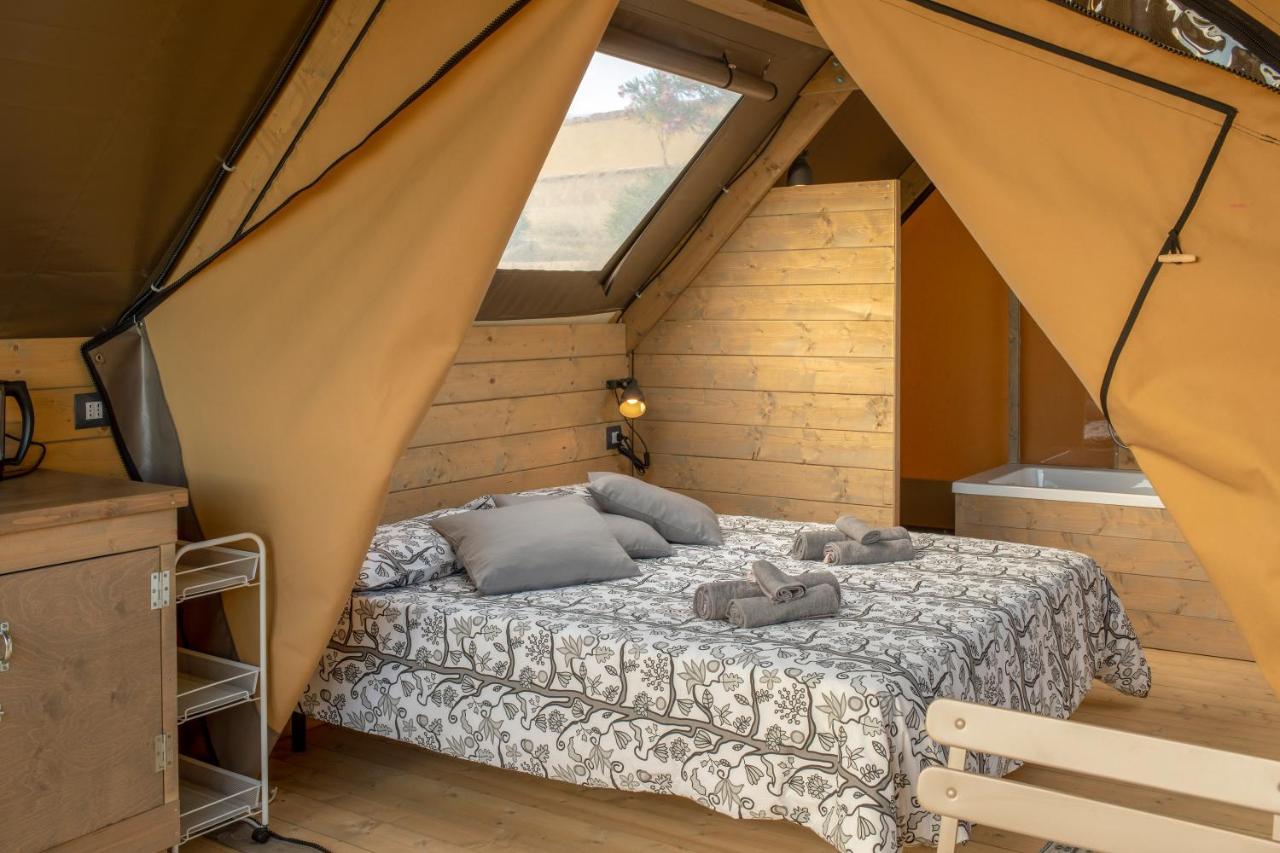 Glamping Debbiare Hotell Riparbella Eksteriør bilde
